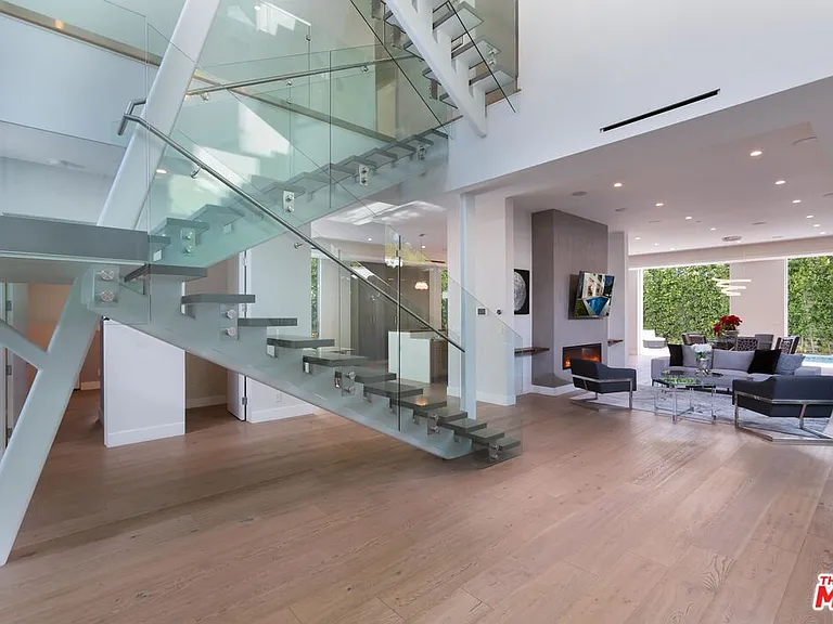 721 N Spaulding Ave — Photo 4