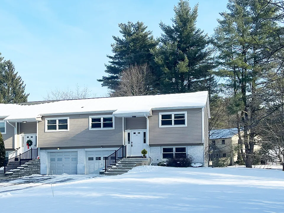 2 Burning Bush Blvd #2B