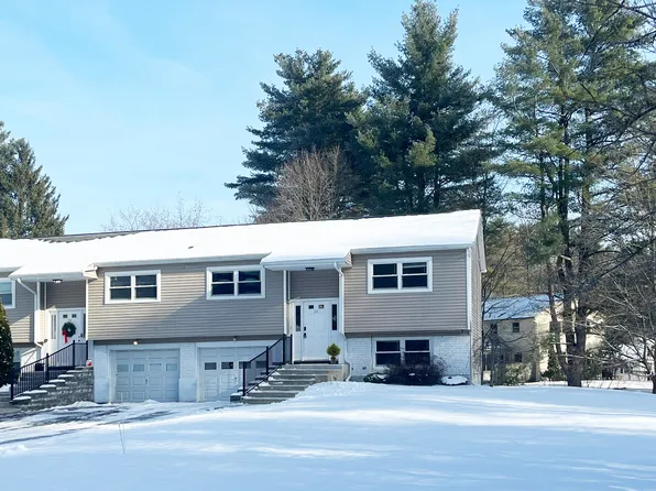 2 Burning Bush Blvd #2B, Ballston Lake, NY 12019