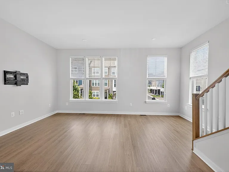 1601 Grove Chestnut Rd — Photo 20