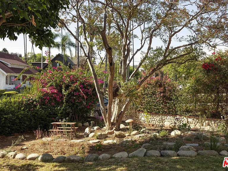 5662 Berkshire Dr — Photo 5