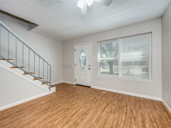 604 Meadowview Ct #3, Denton, TX 76207