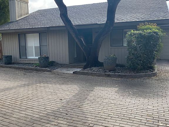 3rd image of 4839 N Glenn Ave