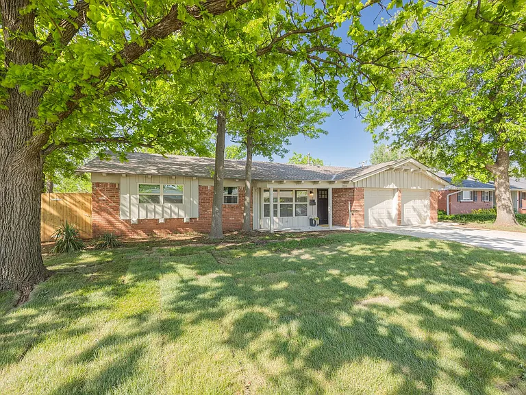 2716 Carlton Way — Photo 1