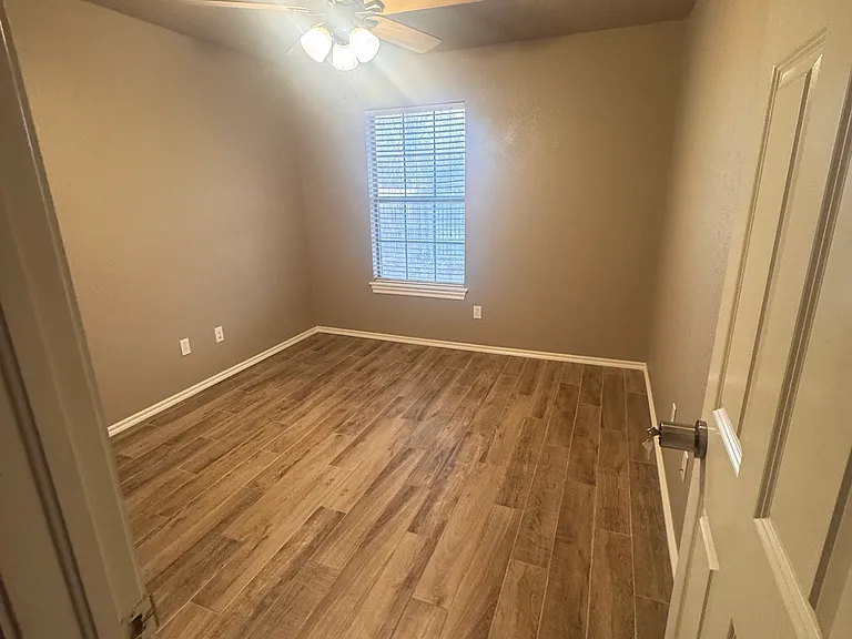 844 SW 41st St — Photo 11