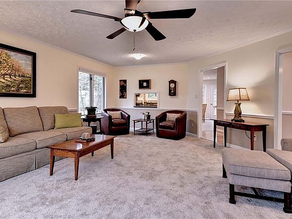 5th image of 2855 Hidden Lake Dr