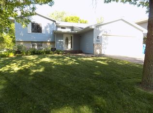 7261 Conestoga Ct, Chanhassen, MN 55317
