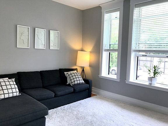 3rd image of 815 W Dickens Ave #1E