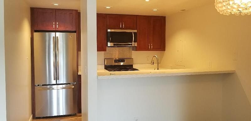 1st image of 2040 W Lake Sammamish Pkwy NE