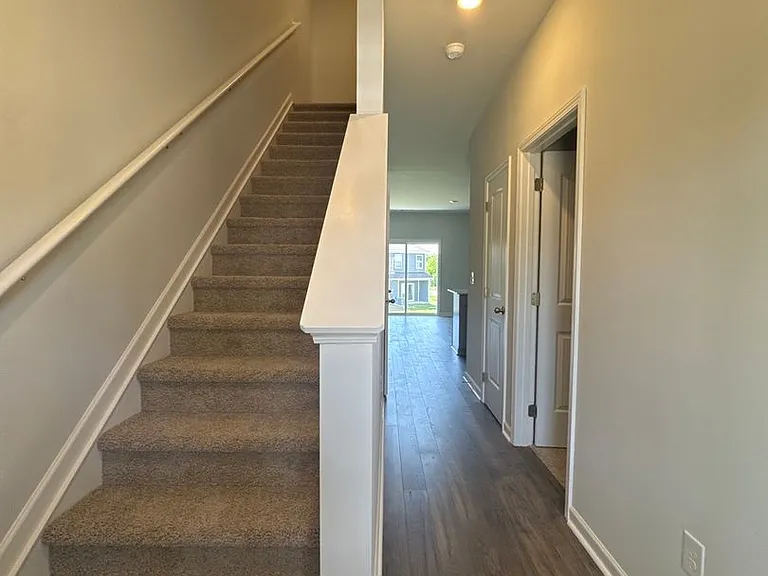 905 Highfield Way — Photo 2