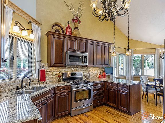 5th image of 5928 Vista Dr