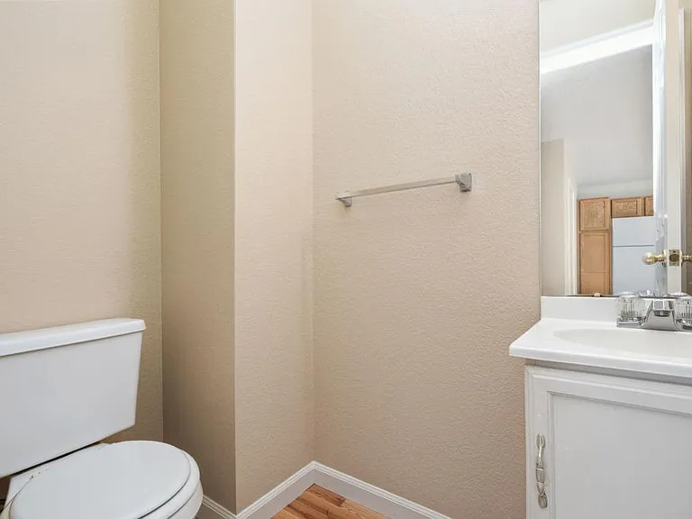 698 Eagle Dr — Photo 9