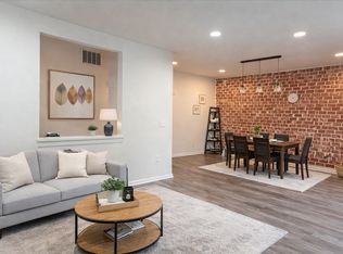 21 Swan Ct, Jersey City, NJ 07305