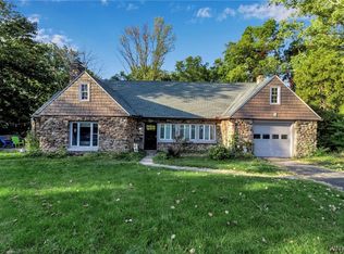 7423 Rochester Rd, Lockport, NY 14094