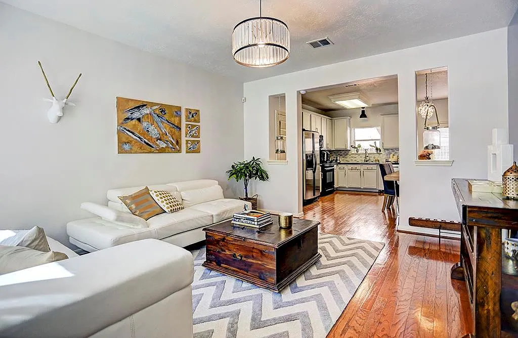 2 bed, 2.0 bath, 1350 sqft, $2,200 — Photo 1