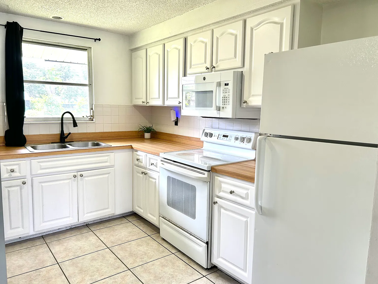 2 bed, 1.5 bath, 882 sqft, $1,475 — Photo 4