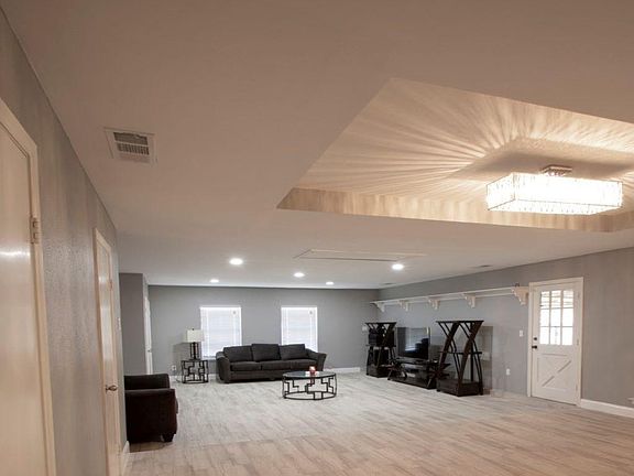 4th image of 2418 Parkside Dr