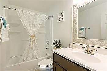 4th image of 2739 Magnolia Ave #1