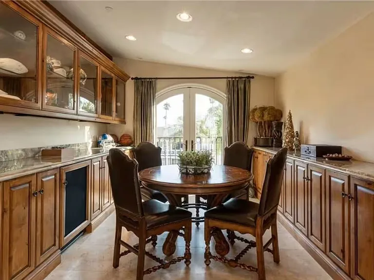 900 E Balboa Blvd — Photo 25