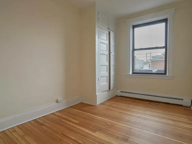 327 8th St #7 — Photo 10