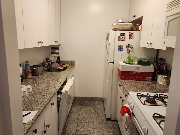 330 E 38th St #40J — Photo 7