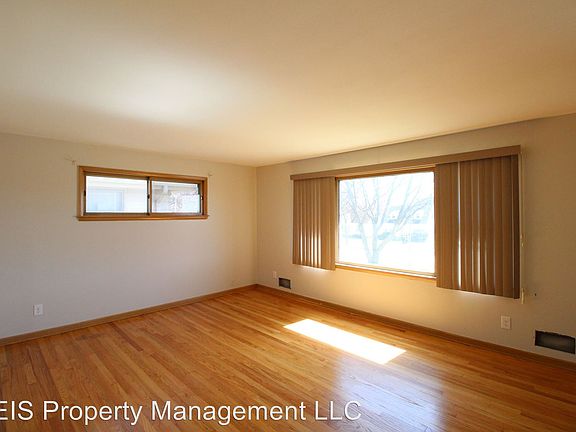 4th image of 8238 W Lisbon Ave