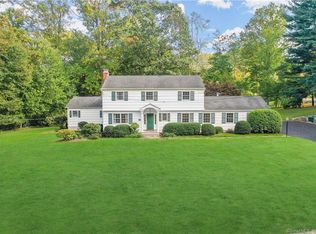 119 Hollydale Rd, Fairfield, CT 06824