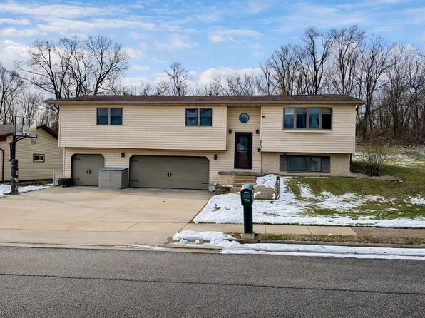 3705 Aerostar Dr, Dubuque, IA 52001