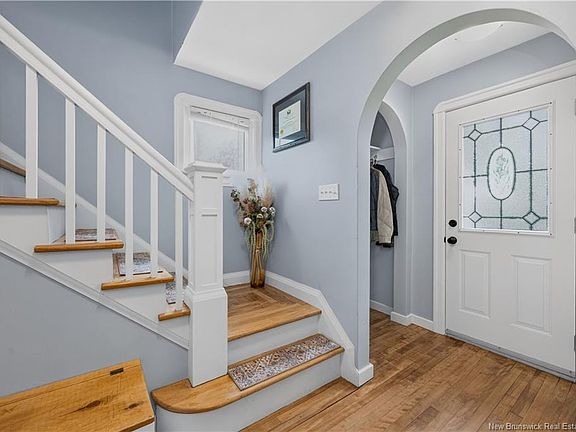 2nd image of 76 Renfrew St