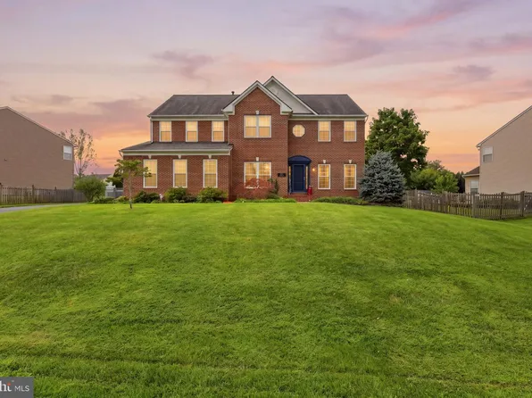 243 Pebble Beach Dr, Charles Town, WV 25414
