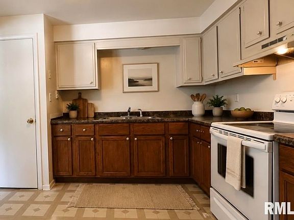 4th image of 3318-3320 W Sylvan Ln