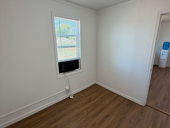 5th image of 3435 Kathryn Ave NE