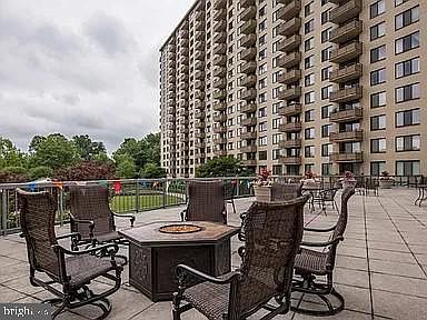 3rd image of 5225 Pooks Hill Rd APT 715N
