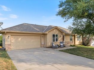 204 Hickory Ridge Ln, Glenwood, IA 51534