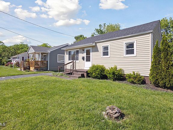 3rd image of 1424 Belmont Dr