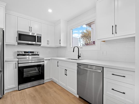 3rd image of 200 Saint Augustine Dr