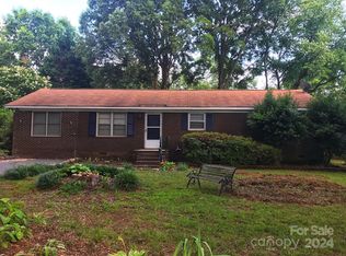 1300 Stallings Rd, Matthews, NC 28104