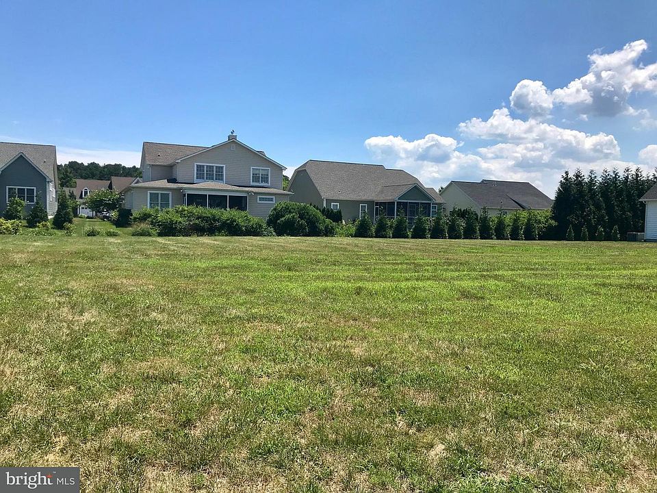 1st image of 221 University Dr