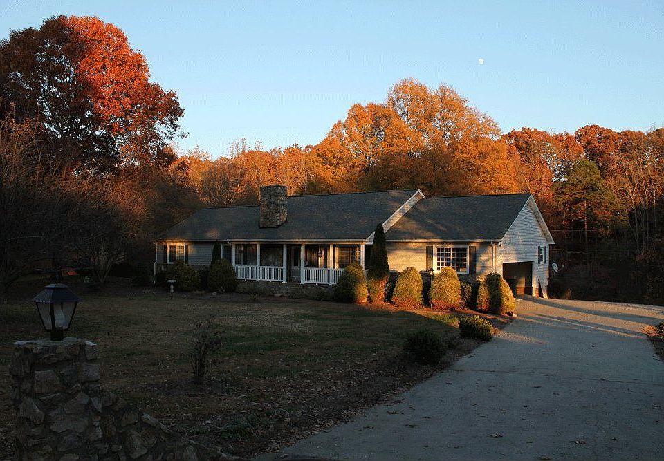 1st image of 107 Woodvale Cir