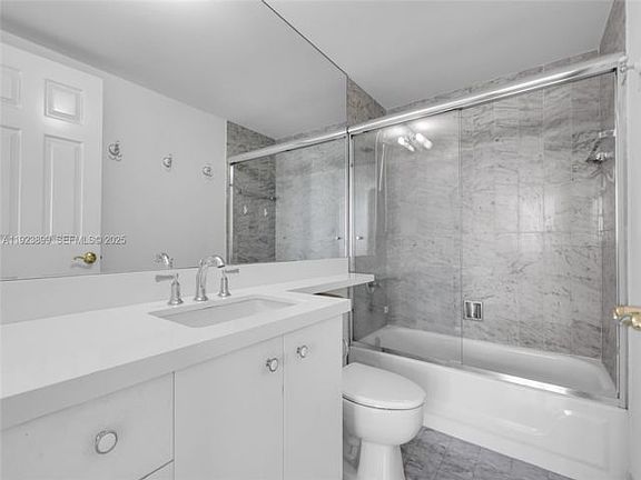 5th image of 800 Claughton Island Dr