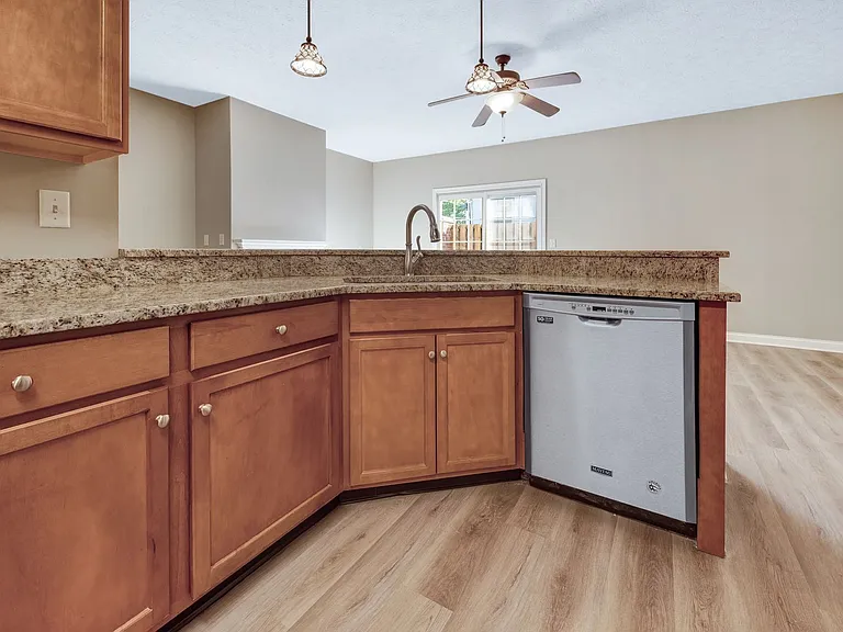 807 E Main St — Photo 35
