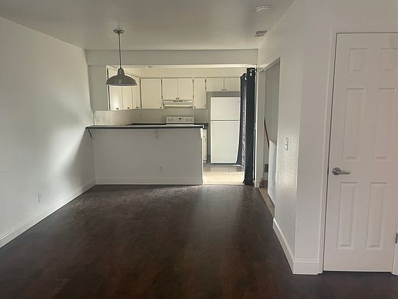 4th image of 1103 Greenwich Dr APT B