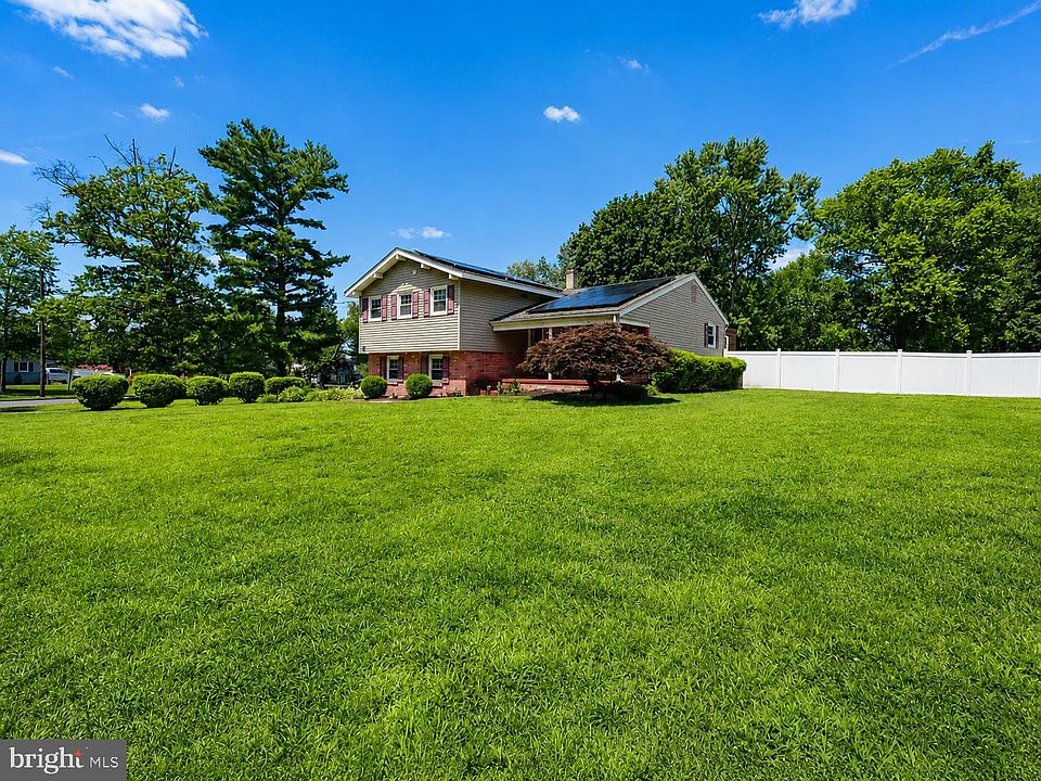 1st image of 111 Winding Ln