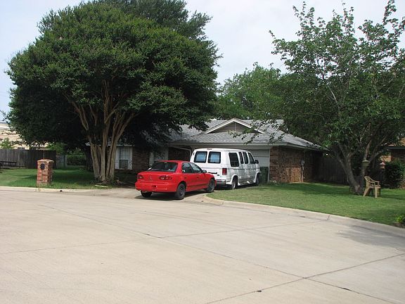 3rd image of 720 Kensington Ln