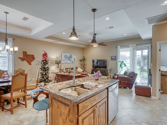 5th image of 301 Firestone Dr