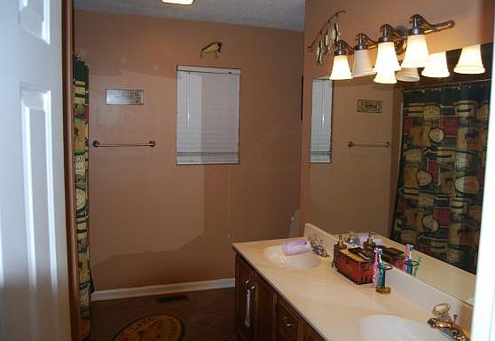 4th image of 810 Sherbrooke Cir