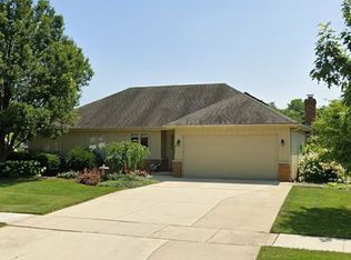 801 Marston Ave, Glen Ellyn, IL 60137