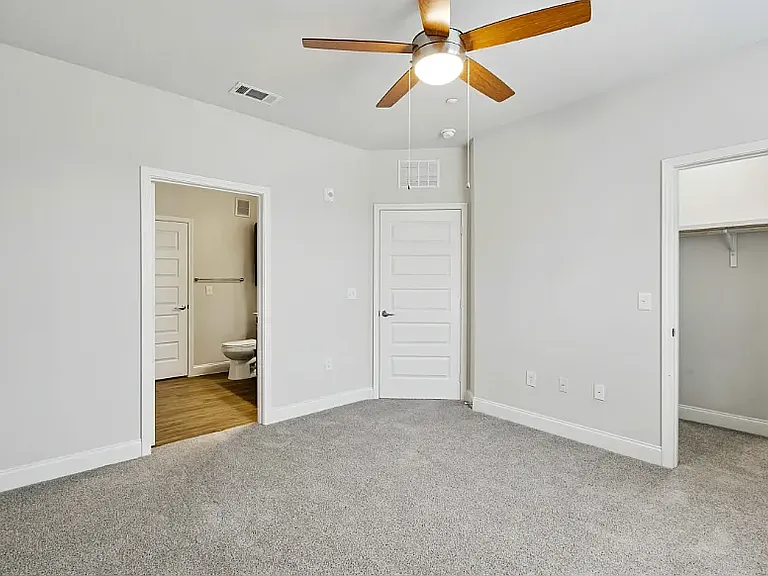 Sherwood Oaks — Photo 11