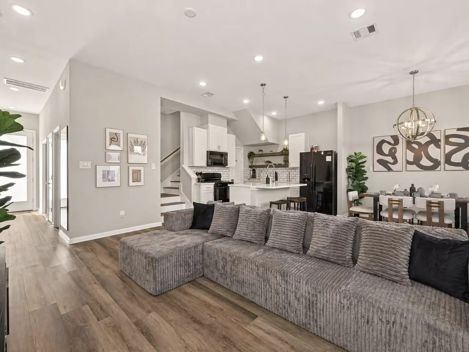 3 bed, 2.5 bath, 1620 sqft, $2,700 — Photo 1