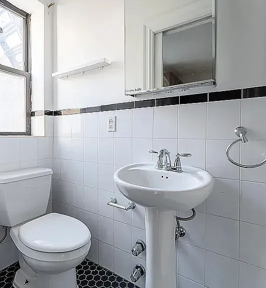 170 E 2nd St #1B — Photo 5